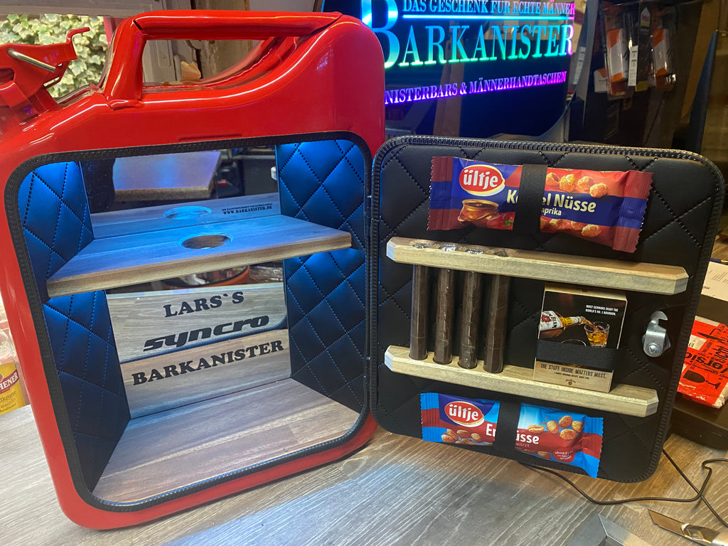 Barkanister mit LOGO im Spiegel